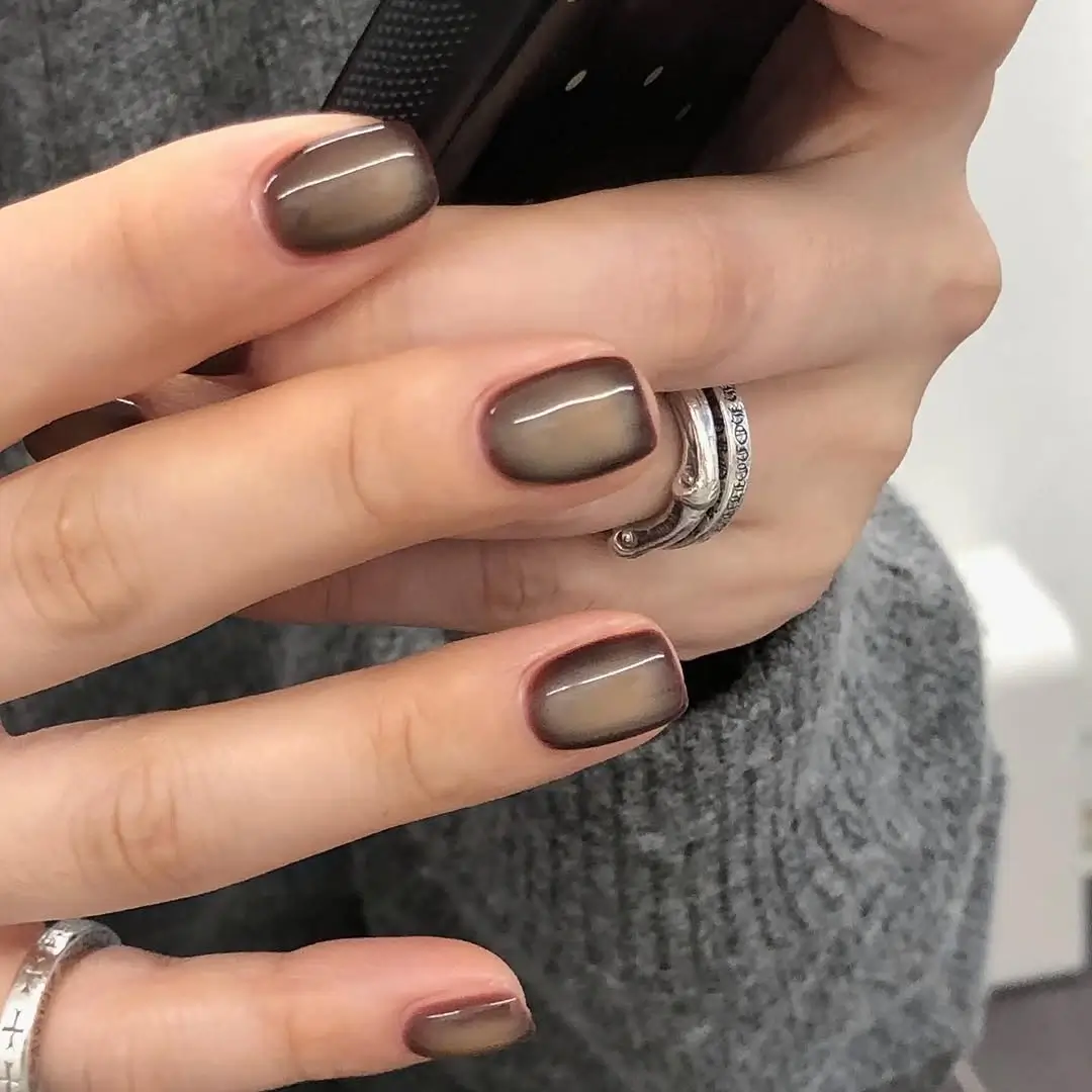 fall short coffin nails designs Smoky Taupe Short Coffin Nails With a Soft Metallic Glow