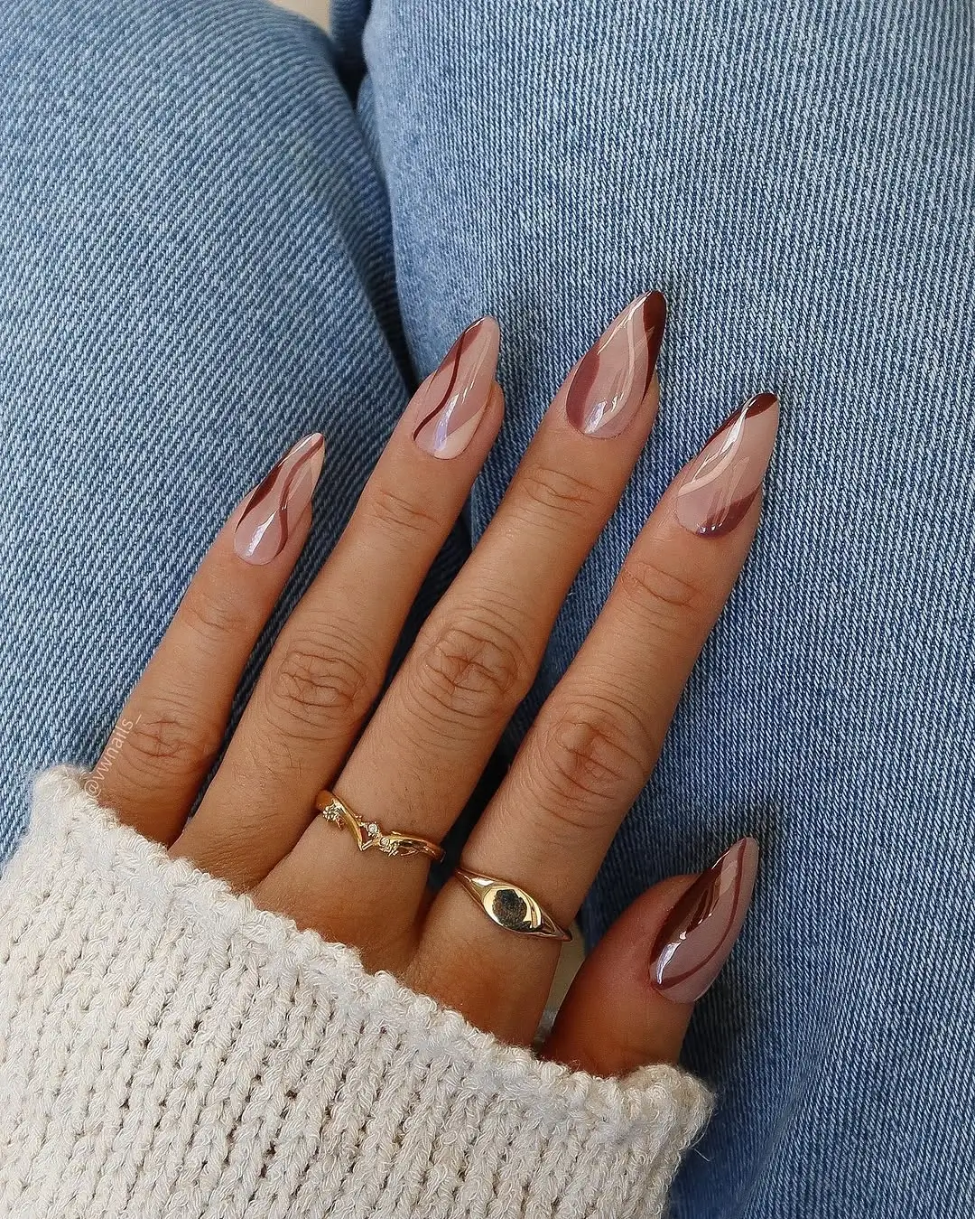 Fall wedding nails 2026 Soft Mocha Swirl Nails for Modern Autumn Weddings