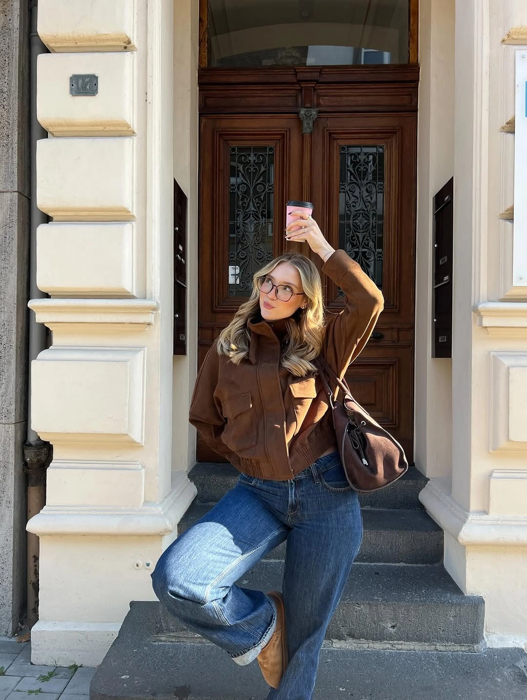 September outfit ideas 2026 brown utility jacket and wide-leg jeans for everyday September