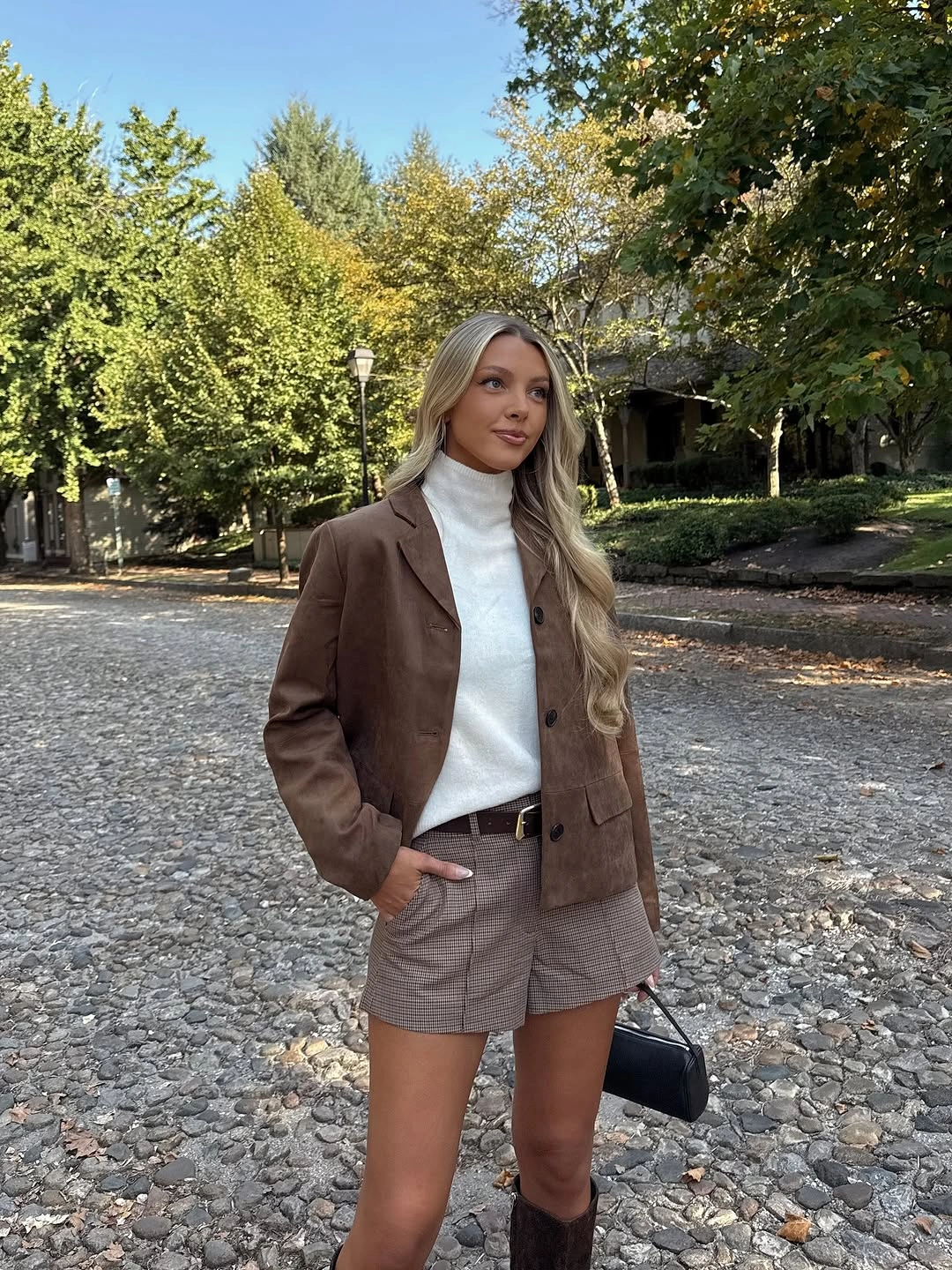 September outfit ideas 2026 brown blazer and gingham shorts for polished September layers