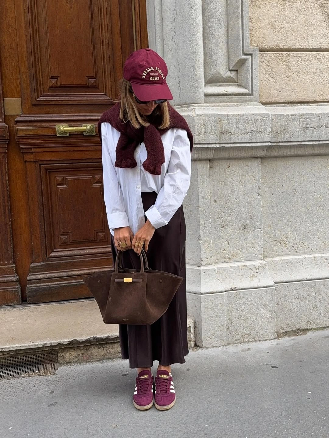 September outfit ideas 2026 white shirt chocolate skirt and burgundy sneakers for playful fall dressing