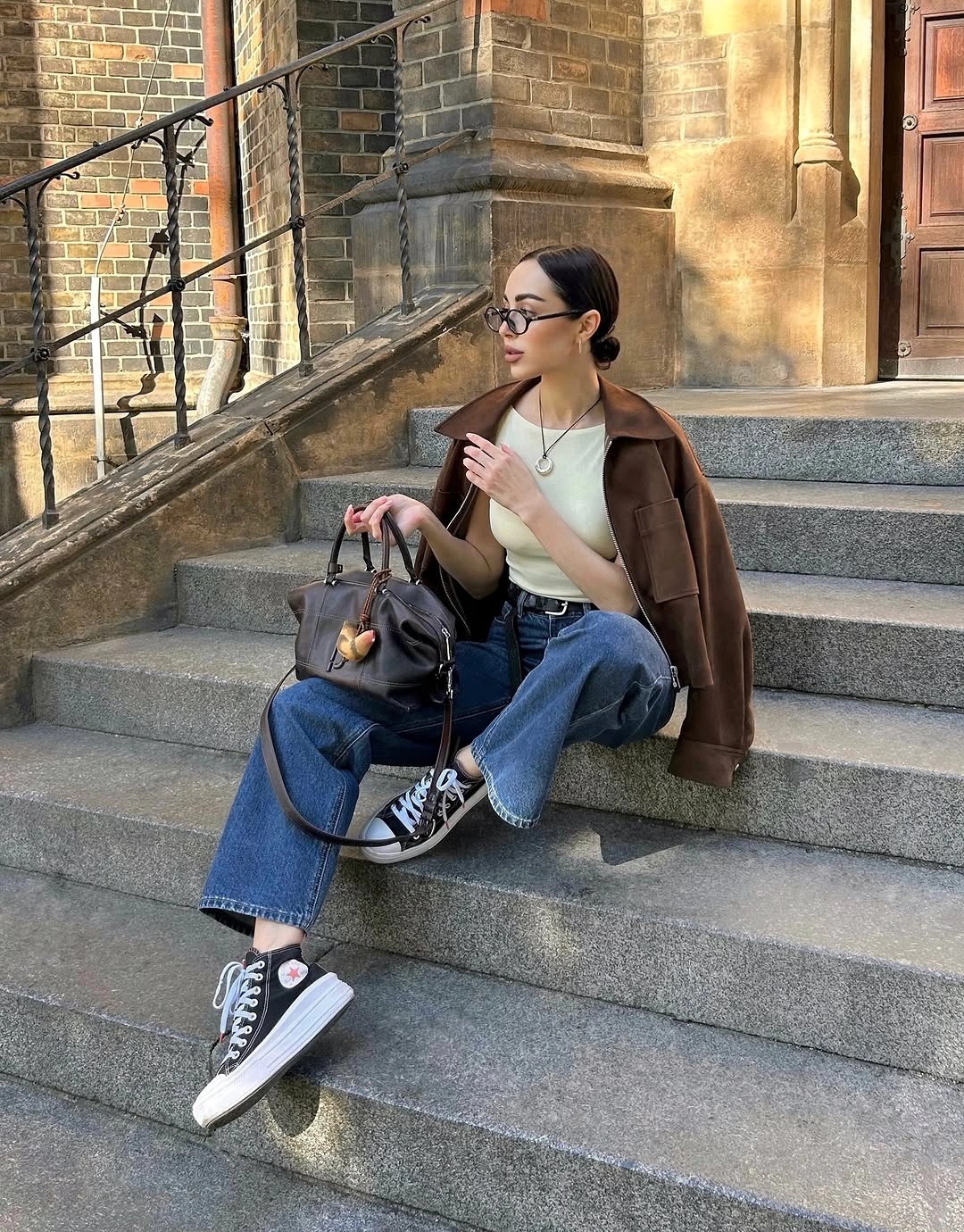 September outfit ideas 2026 Brown utility jacket and wide-leg jeans for relaxed city days