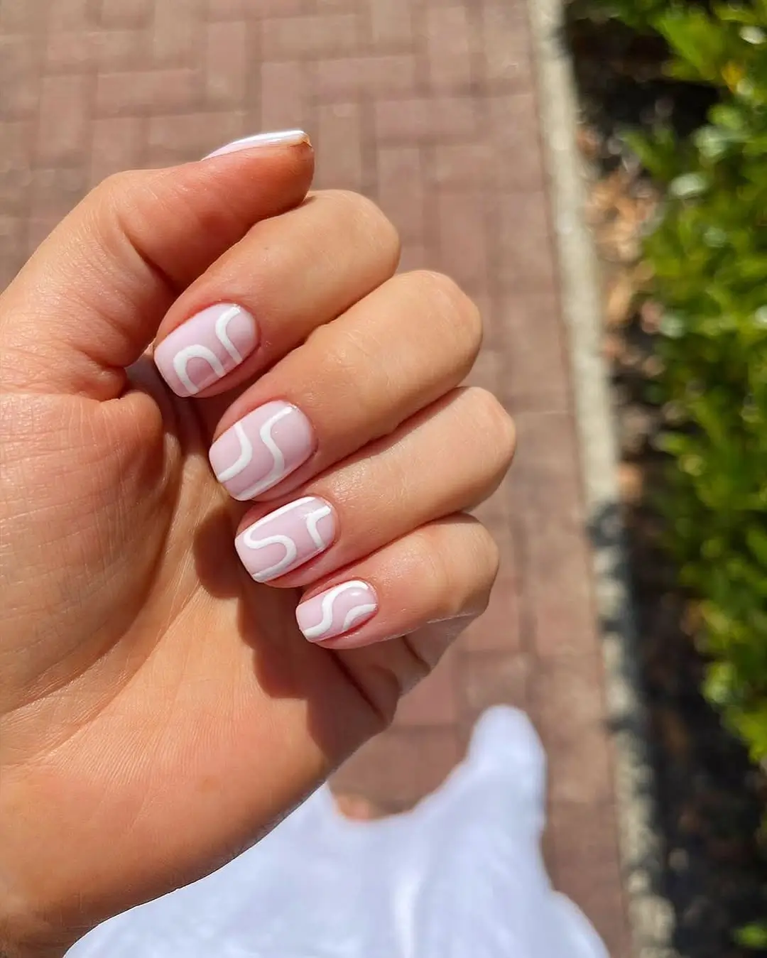 simple fall short nails Soft Pink Nails With Playful White Waves