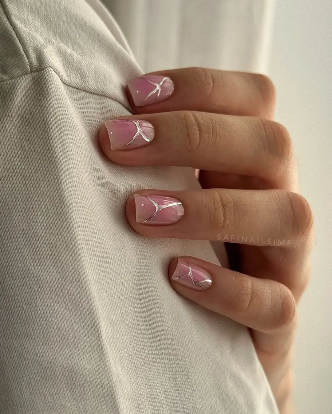 simple fall short nails Blush Pink Nails With Sculptural Silver Lines
