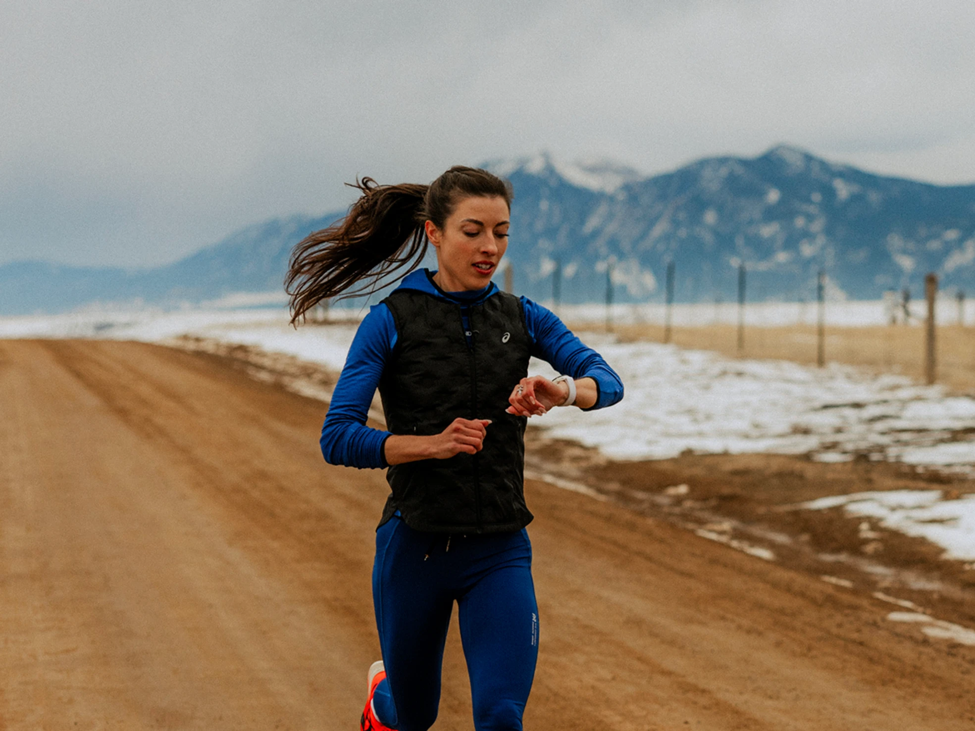 Puffer Vest Over Long Sleeve for Outdoor Winter Runs Puffer Vest Over Long Sleeve for Outdoor Winter Runs — Winter Workout Outfits
