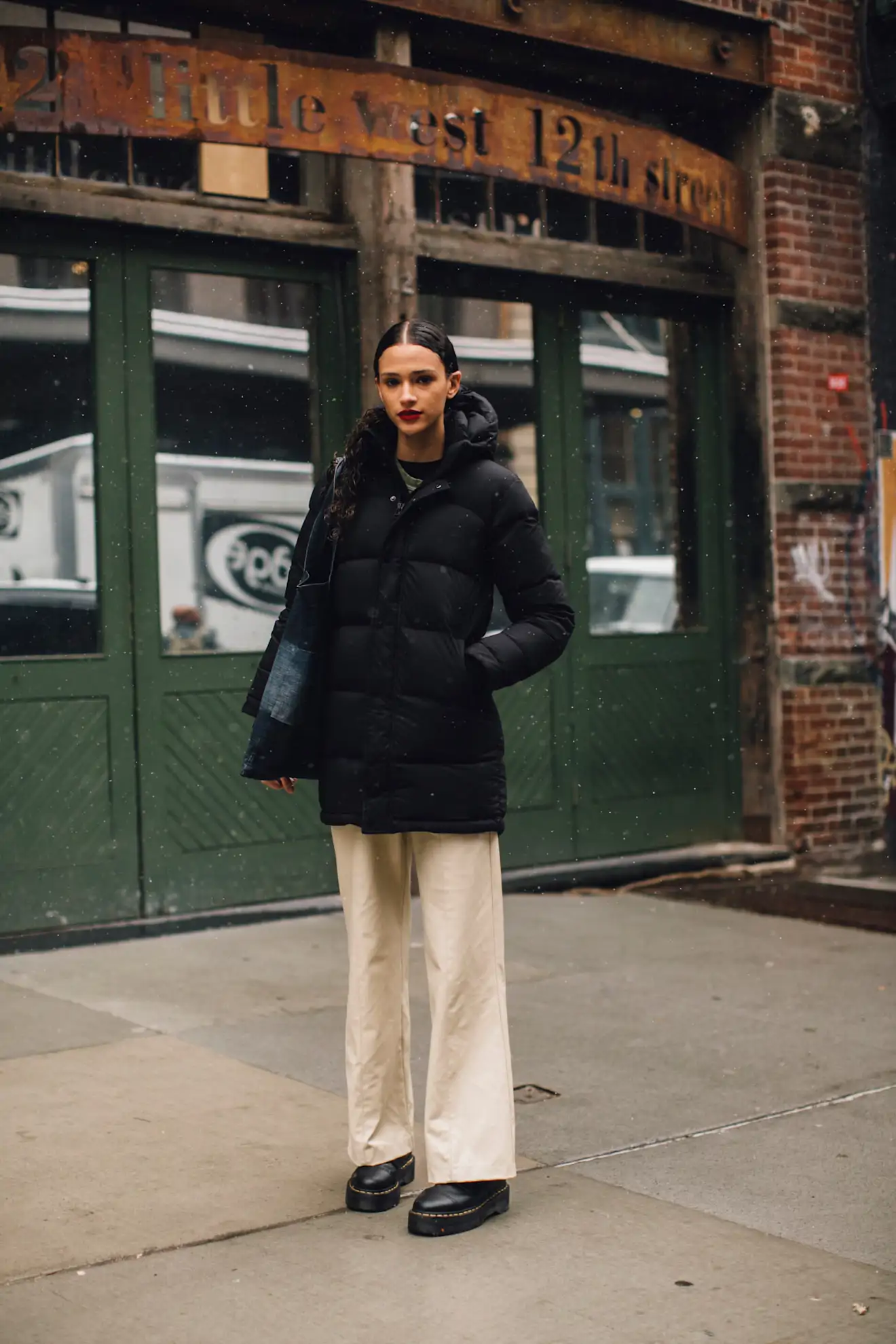 Casual Oversized Puffer with Wide-Leg Trousers and Denim Jacket — Winter Puffer Jacket Outfits