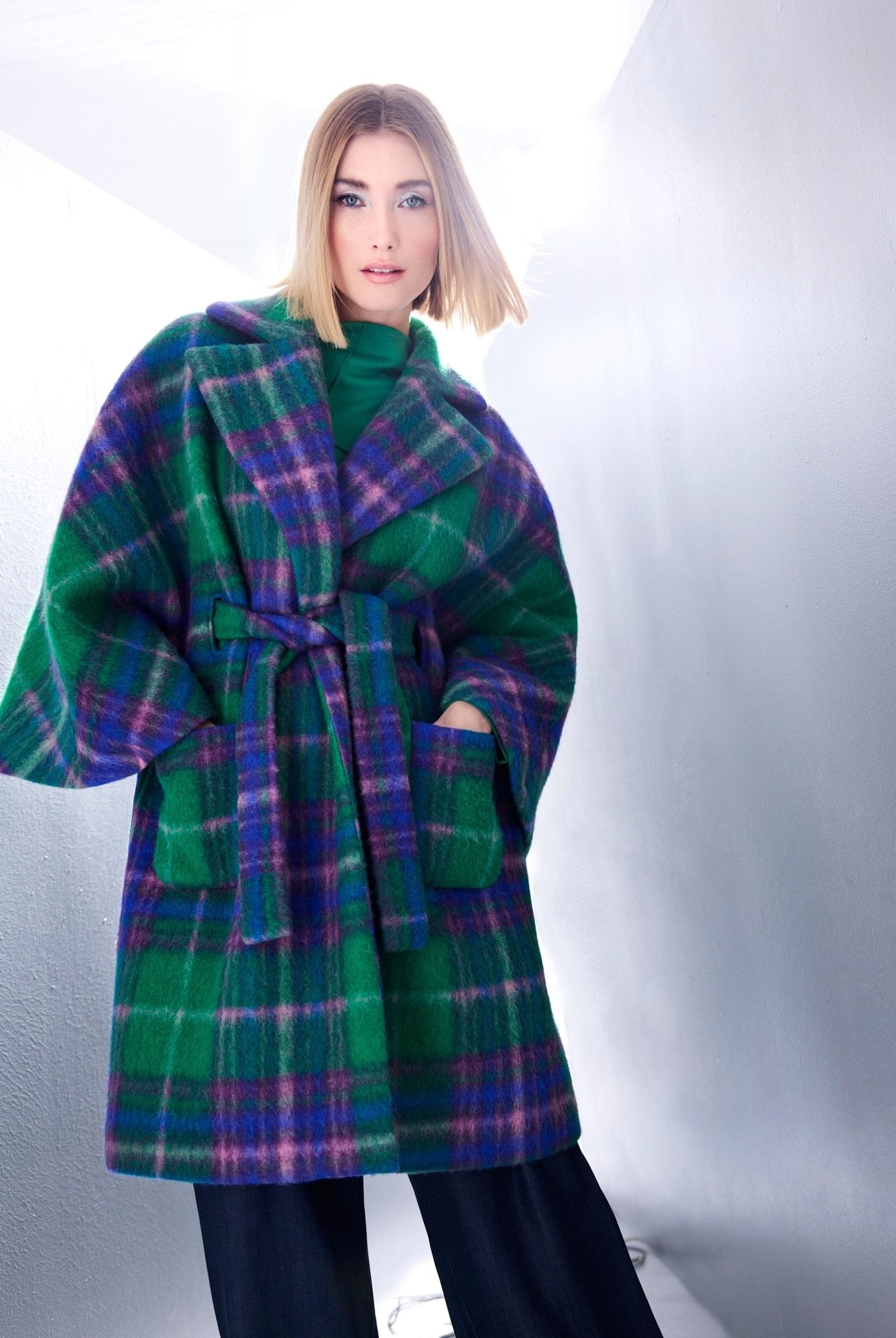 Oversized Plaid Coat for a Relaxed Daytime Statement Oversized Plaid Coat for a Relaxed Daytime Statement — Winter Outfits for Women Over 40