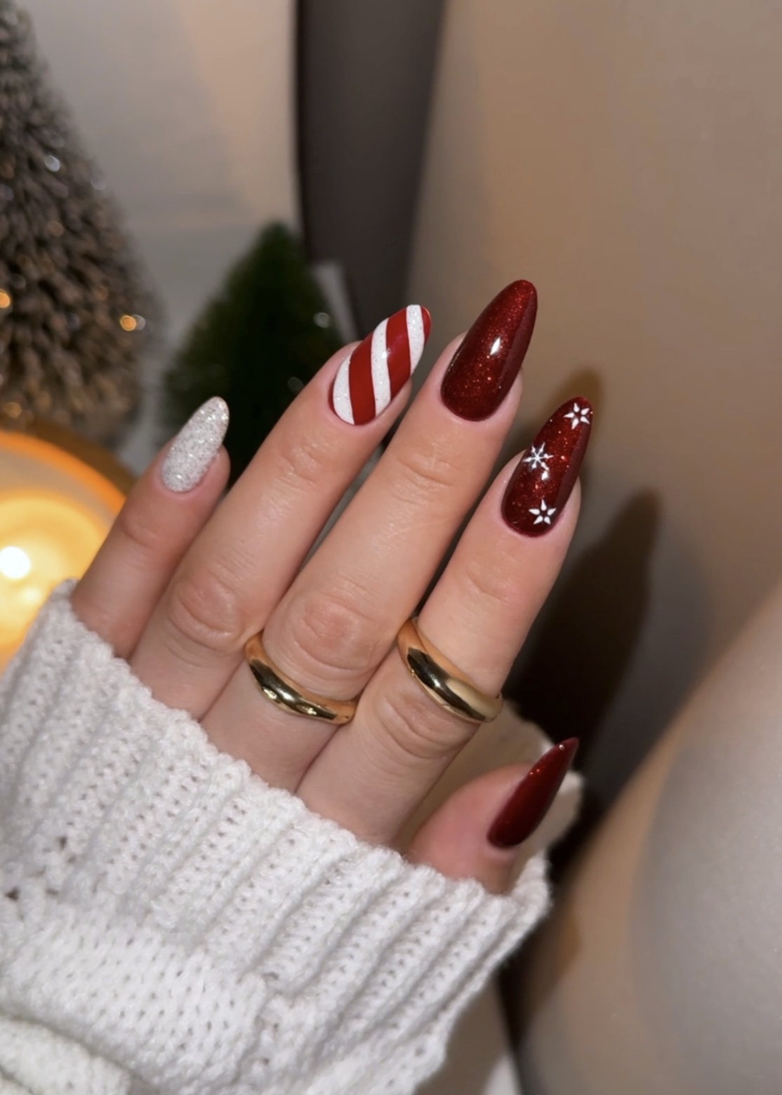 Unghie natalizie alla moda 2025: stili per San Nicola e Natale ○ Semilac
