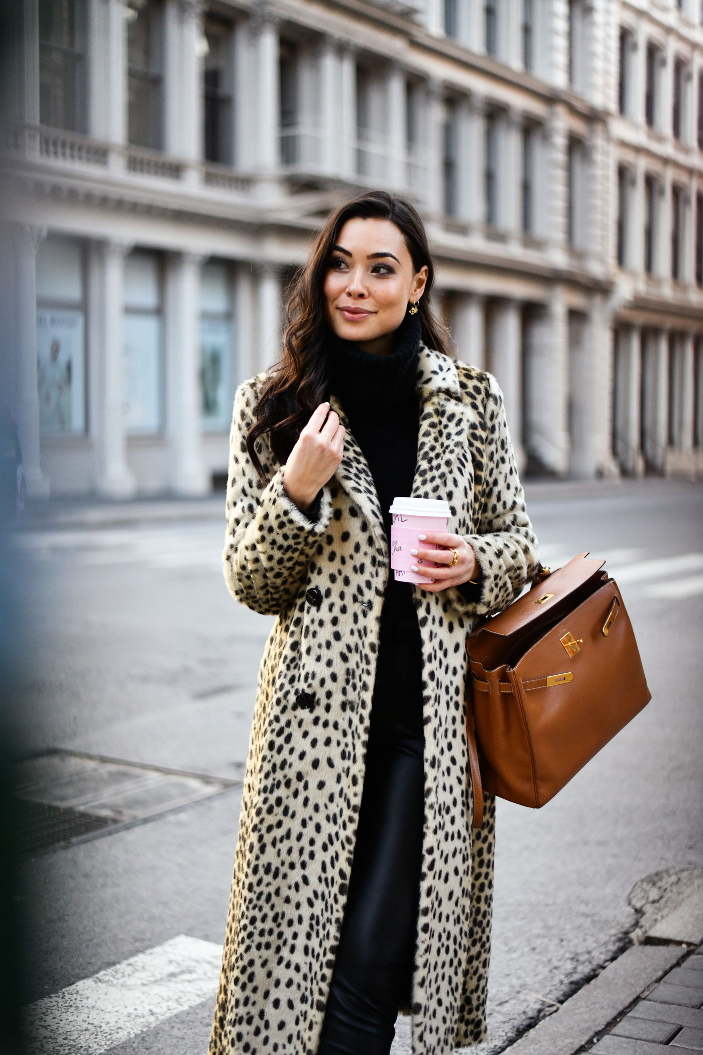 Elegant City Leopard Coat with Tan Handbag Elegant City Leopard Coat with Tan Handbag — Leopard Coat Outfits