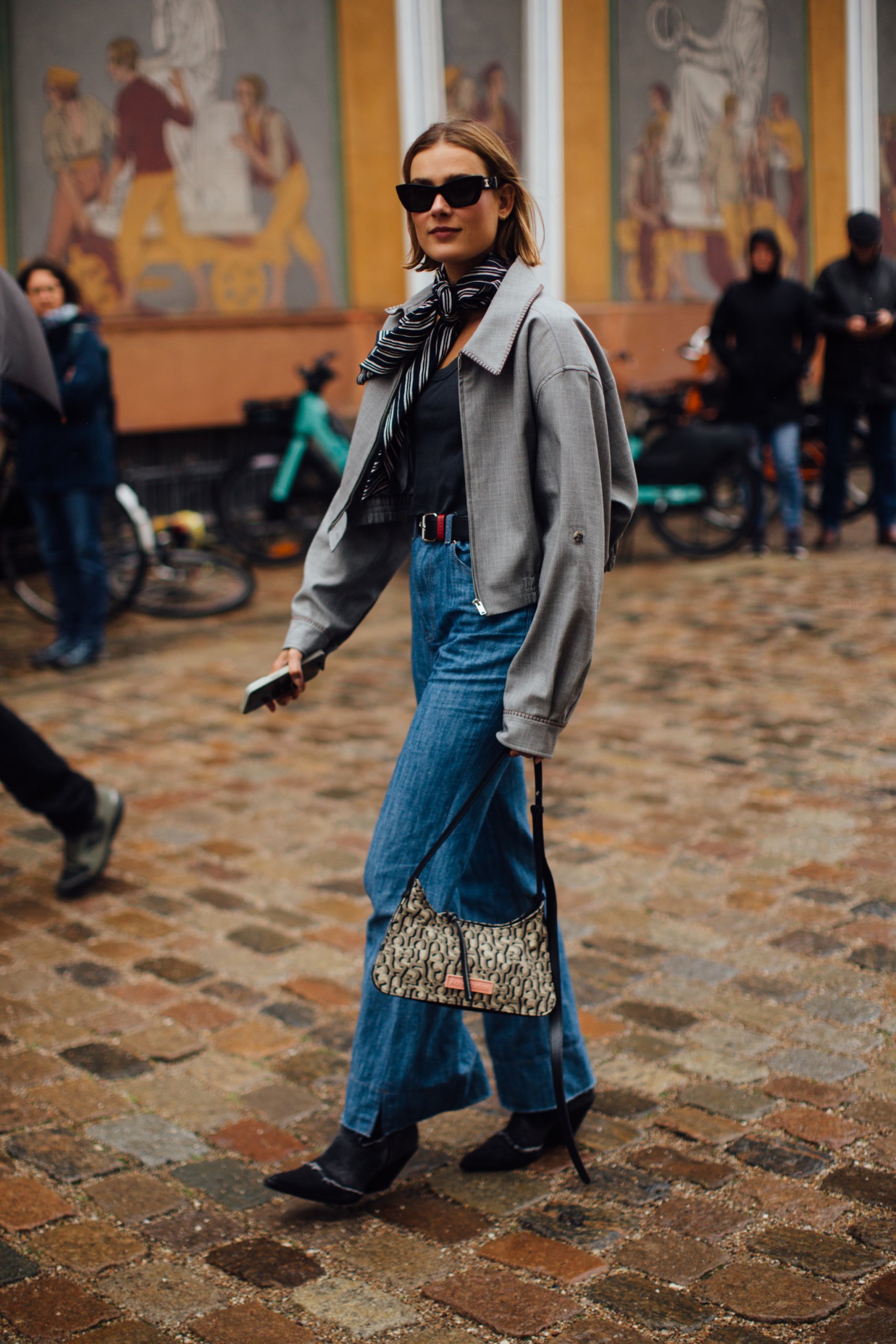 Cropped Jacket and Striped Scarf Casual Ensemble Cropped Jacket and Striped Scarf Casual Ensemble — Scandinavian Winter Outfits