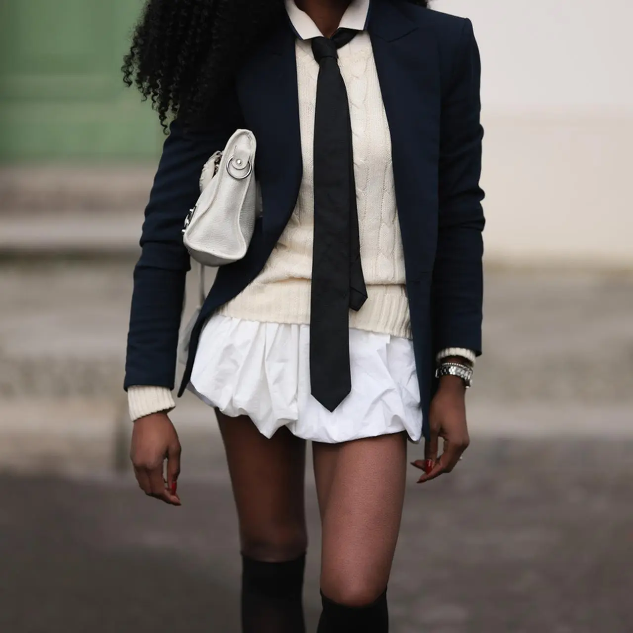 Sophisticated Mix: Blazer, Sweater Vest, Voluminous Skirt Sophisticated Mix: Blazer, Sweater Vest, Voluminous Skirt — Winter College Outfits
