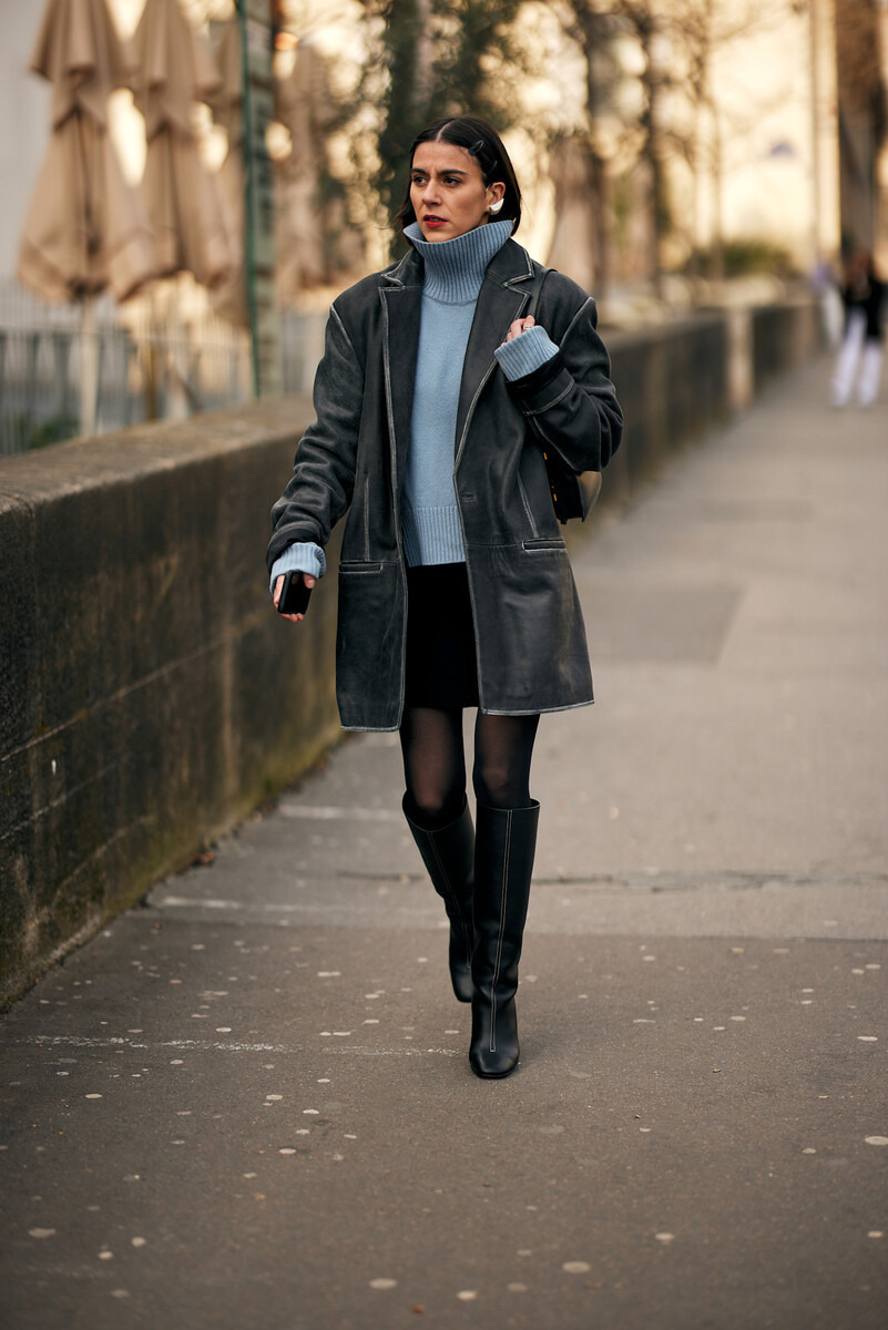 Oversized Leather Jacket with Light Blue Turtleneck Oversized Leather Jacket with Light Blue Turtleneck — Winter Outfits for Black Girls