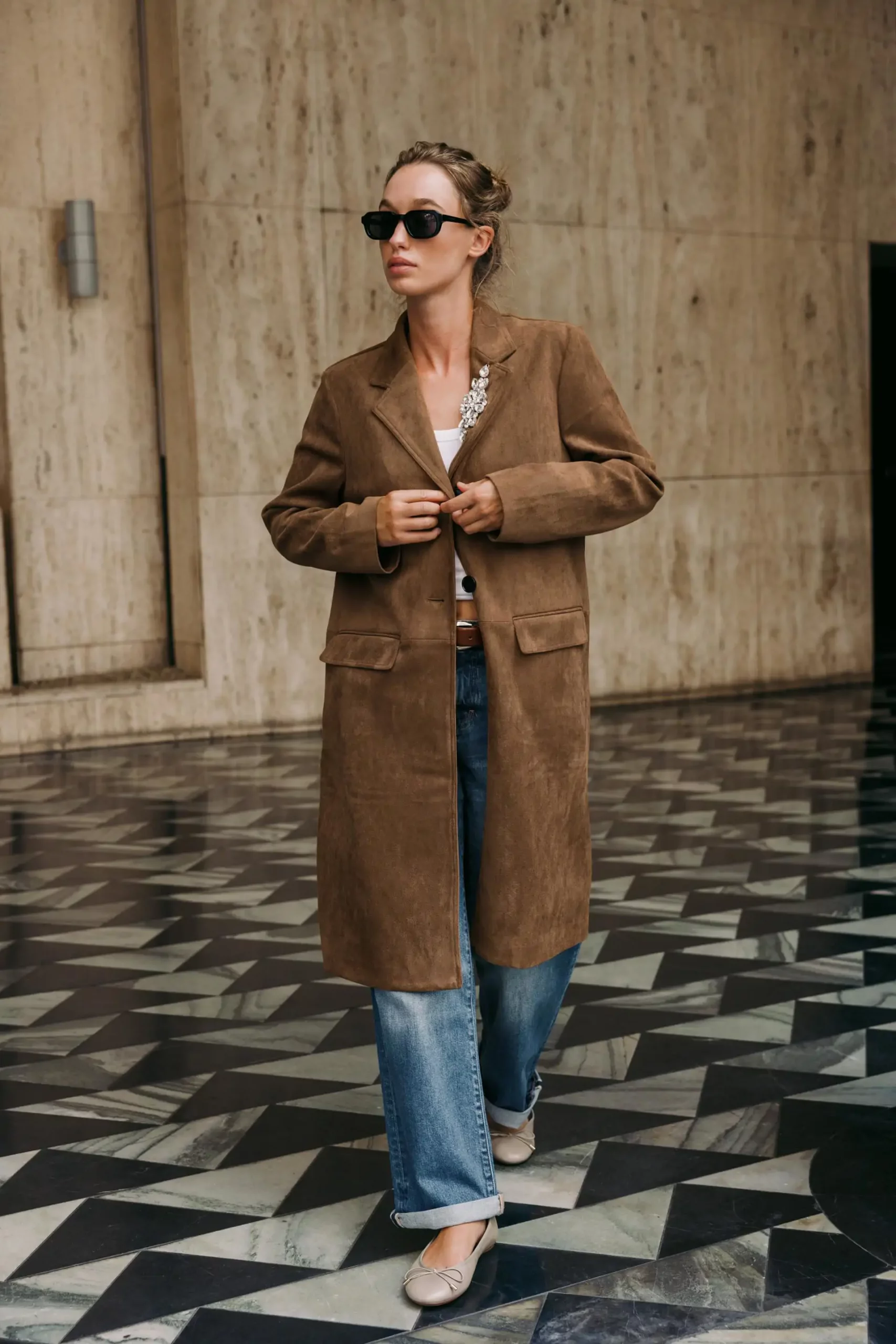 Style a Suede Brown Coat with Wide-Leg Jeans for Effortless Everyday Chic Style a Suede Brown Coat with Wide-Leg Jeans for Effortless Everyday Chic — Brown Coat Outfits