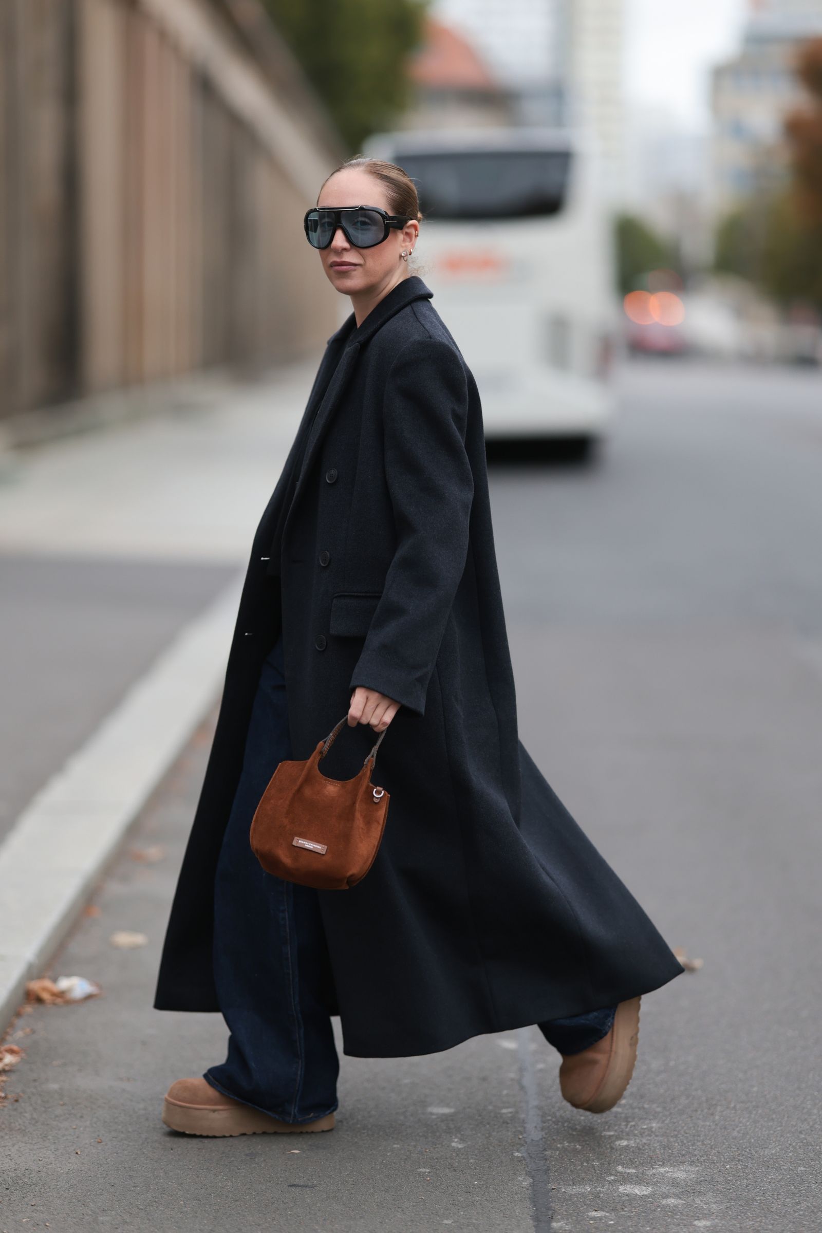 Long Wool Coat and Wide-Leg Jeans with Tan Platform Uggs Long Wool Coat and Wide-Leg Jeans with Tan Platform Uggs — Ugg Boots Outfits