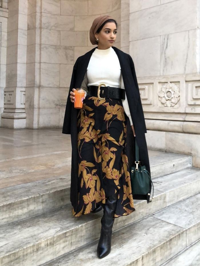 Floral Print Trousers with Cream Turtleneck and Long Black Coat Floral Print Trousers with Cream Turtleneck and Long Black Coat — Winter Outfits