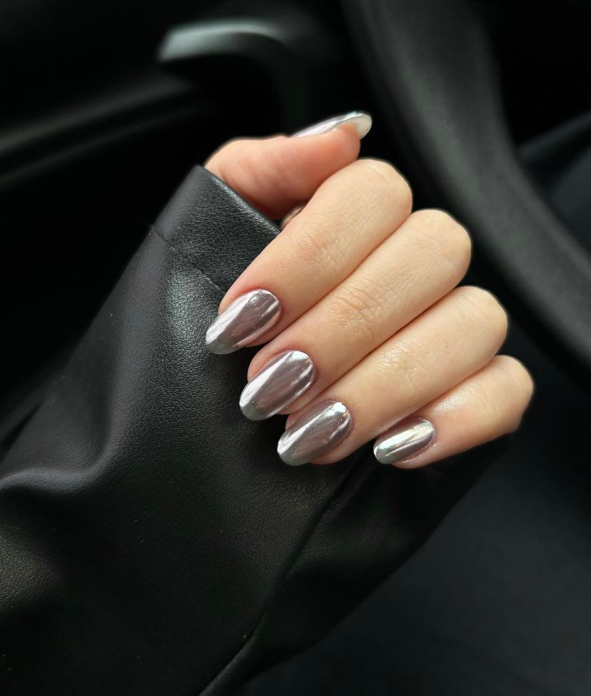 Silver Chrome Oval Nails — Winter Chrome Nails