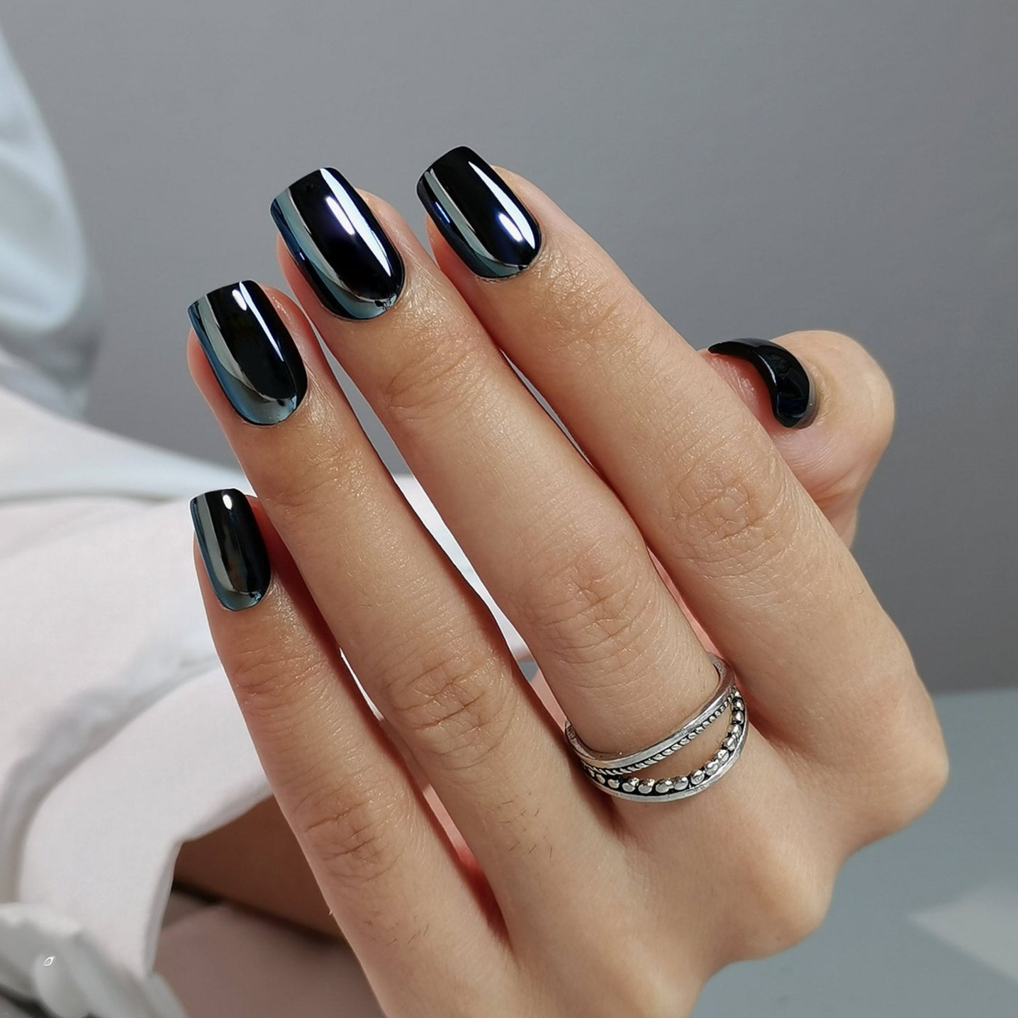 SHANGMENG® Glazed Chrome Magic Mirror Retro Black Press on Nails |Short Square Style