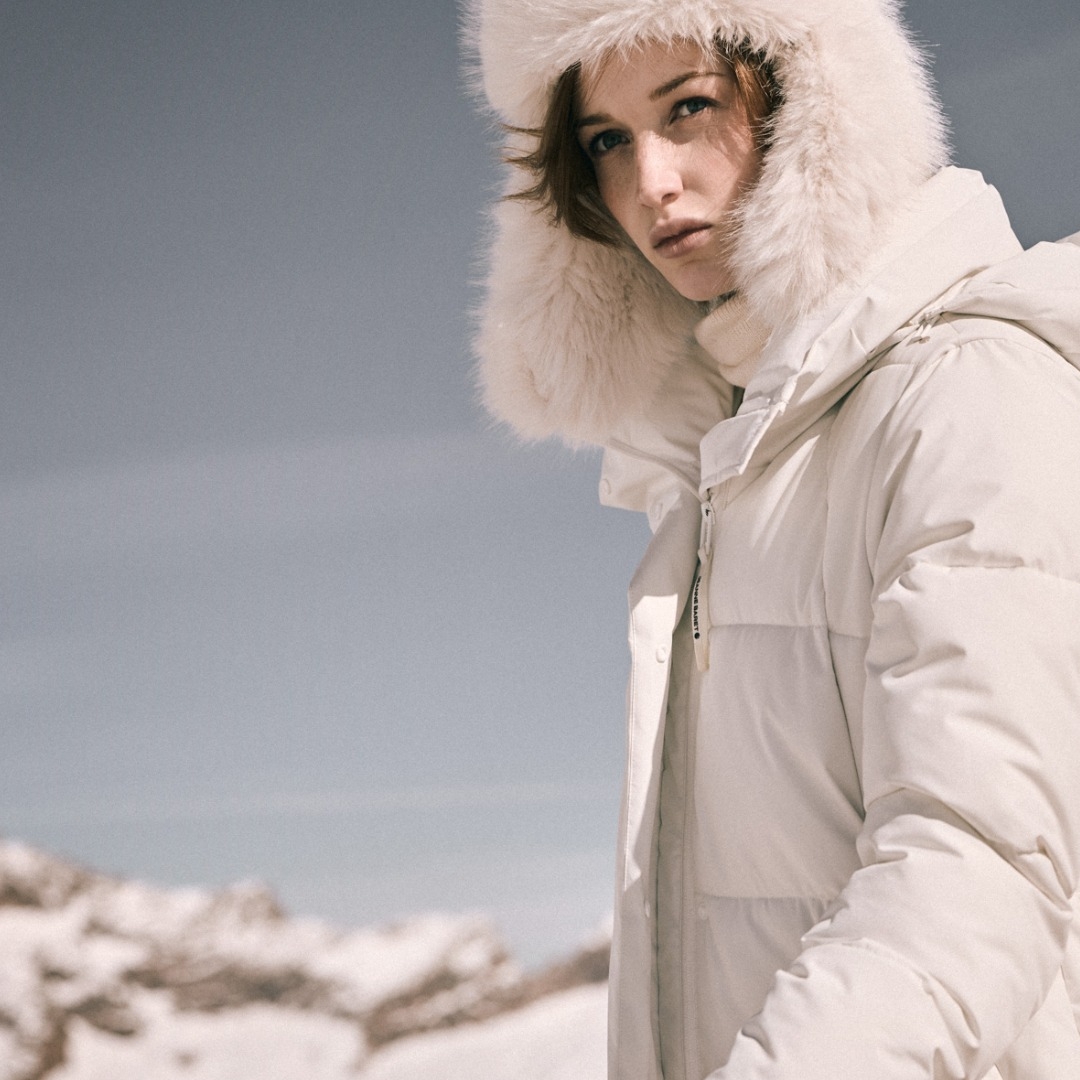 Fur-Trimmed Puffer Jacket for Luxurious Winter Travel Fur-Trimmed Puffer Jacket for Luxurious Winter Travel — Winter Travel Outfits