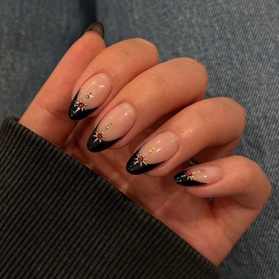 Glossy Deep Berry Medium Oval Nails Glossy Deep Berry Medium Oval Nails — Dark Winter Nails