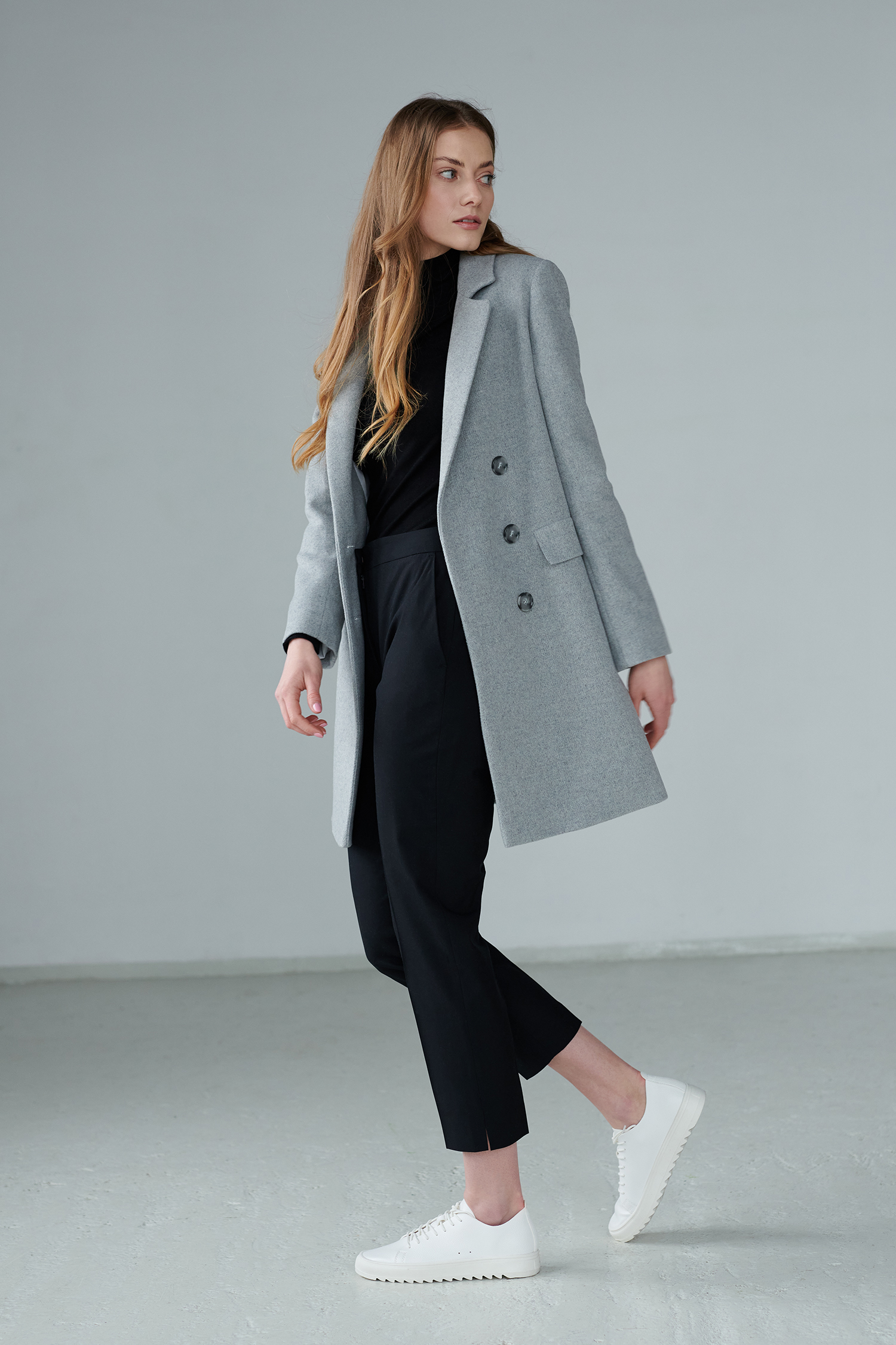 Hip-Length Grey Peacoat with White Sneakers Hip-Length Grey Peacoat with White Sneakers — Peacoat Outfits
