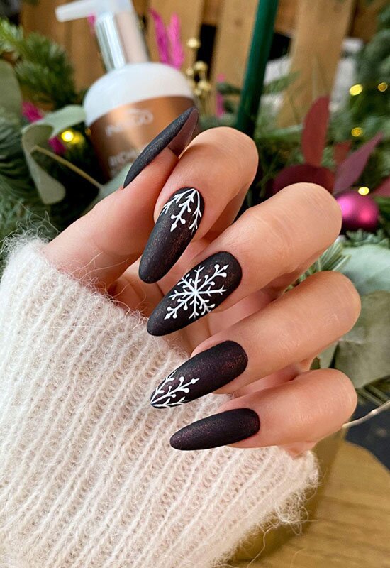 Paznokcie zimowe 2021/2022 - Poznaj najgorętsze trendy tego sezonu! | Sklep Indigo Nails
