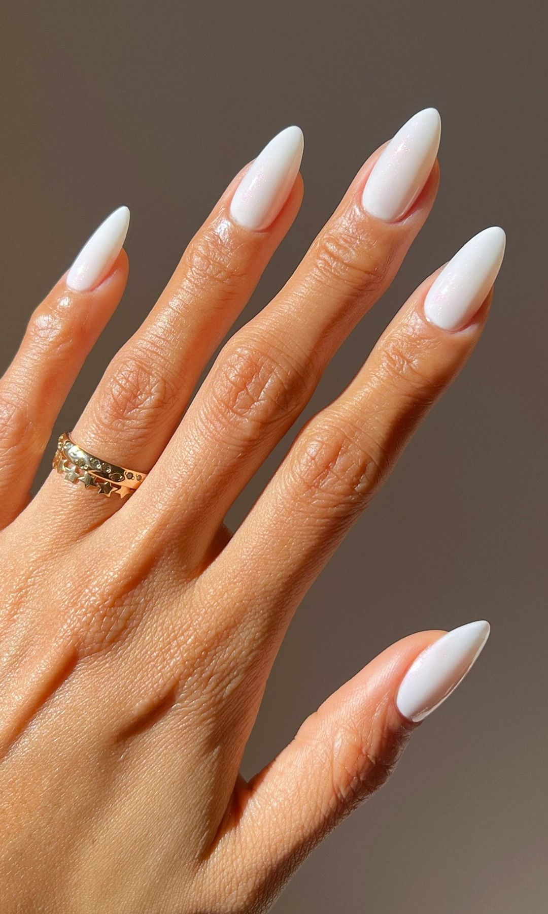 Pearlescent Off-White Shimmer Stiletto Nails — Simple Winter Nails