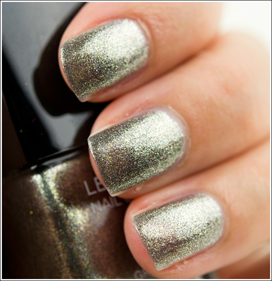 Metallic Silver Shimmer Short Nails Metallic Silver Shimmer Short Nails — Winter Nail Colors for Pale Skin
