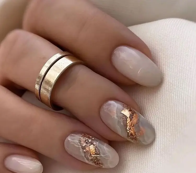 Visual Idea — Natural Winter Nails