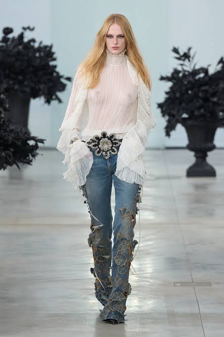 Lace Blouse and Flared Jeans for a Casual Vibe Lace Blouse and Flared Jeans for a Casual Vibe — Boho Winter Outfits