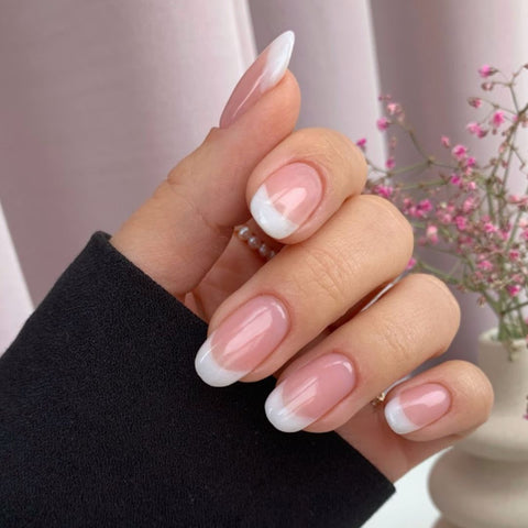 Glossy Visual Idea — Winter Round Nails