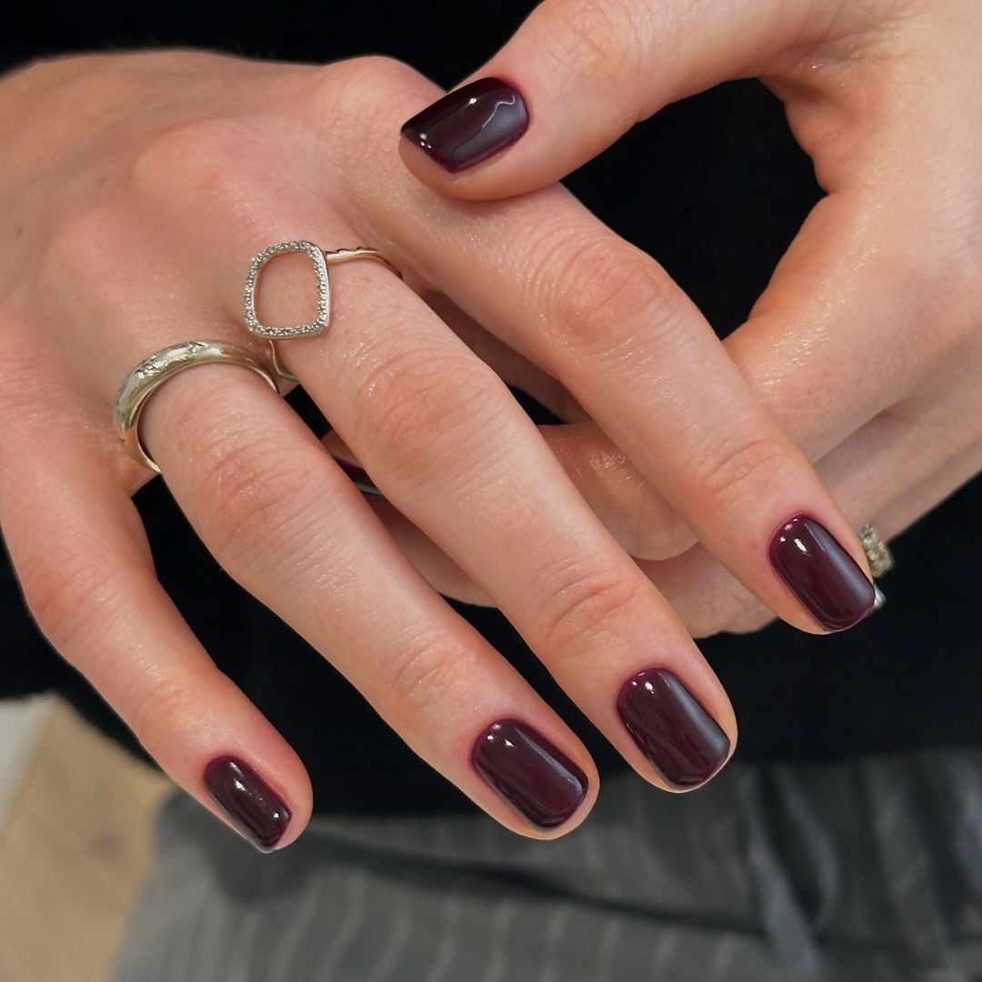 Deep Glossy Burgundy Squovals Deep Glossy Burgundy Squovals — Winter Squoval Nails