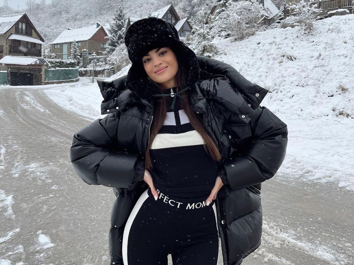 Black Puffer Jacket Over Striped Top Black Puffer Jacket Over Striped Top — Apres Ski Outfits