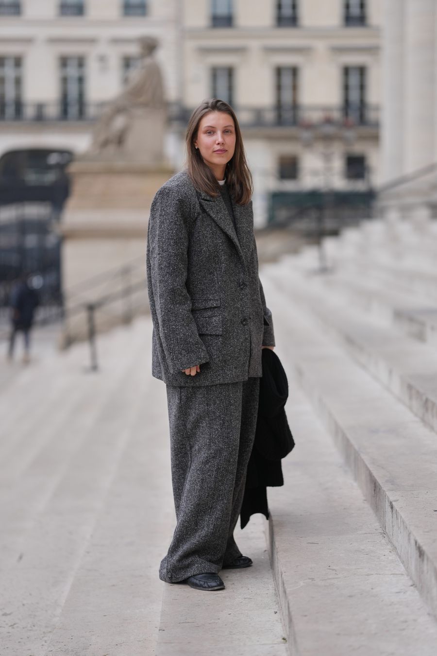 Grey Tweed Suit for Classic Tailoring Grey Tweed Suit for Classic Tailoring — Classy Winter Outfits