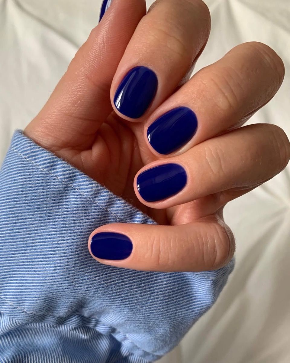 High Gloss Glossy Deep Plum Short Oval Nails High Gloss Glossy Deep Plum Short Oval Nails — Dark Winter Nails