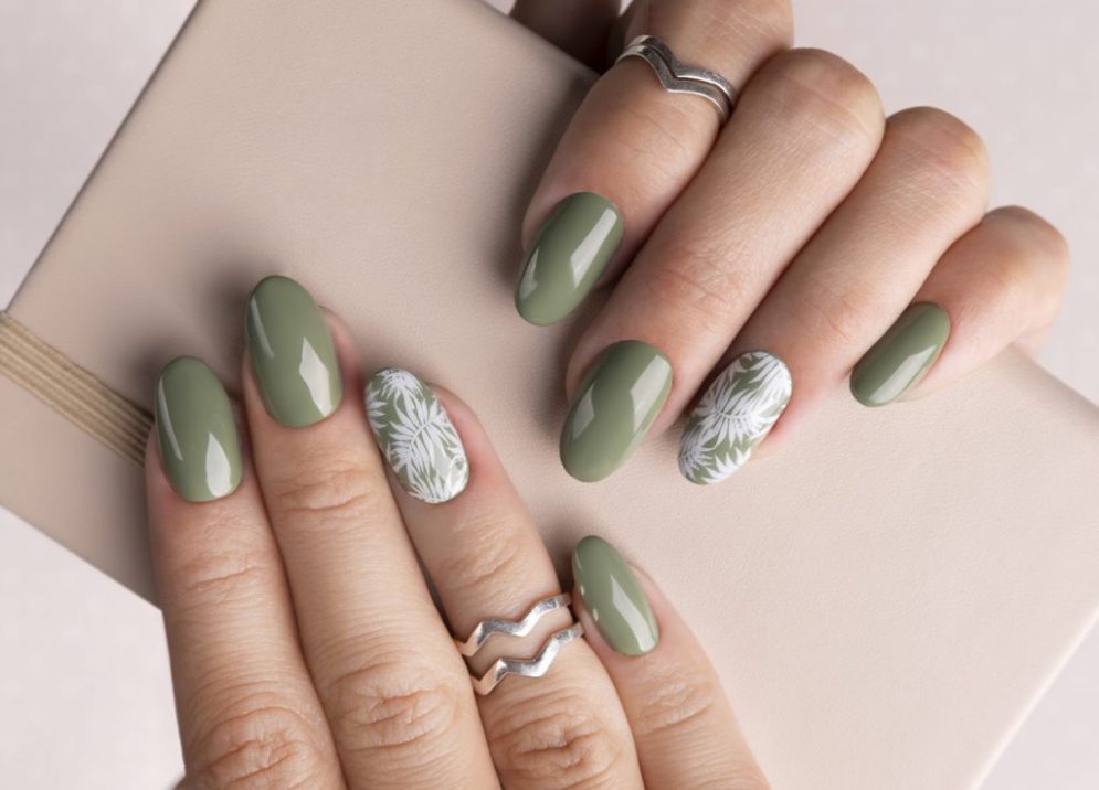 Sage Green White Floral Snowflake Accent Sage Green White Floral Snowflake Accent — Winter Green Nails