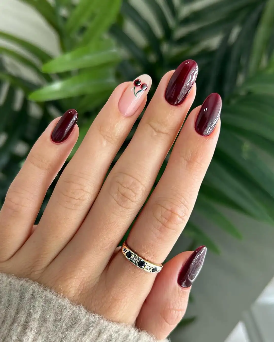 Burgundy Shimmer Glossy Medium Square Nails Burgundy Shimmer Glossy Medium Square Nails — Winter Formal Nails