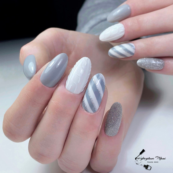 Gray Cable Knit & Glitter French — Winter Gray Nails
