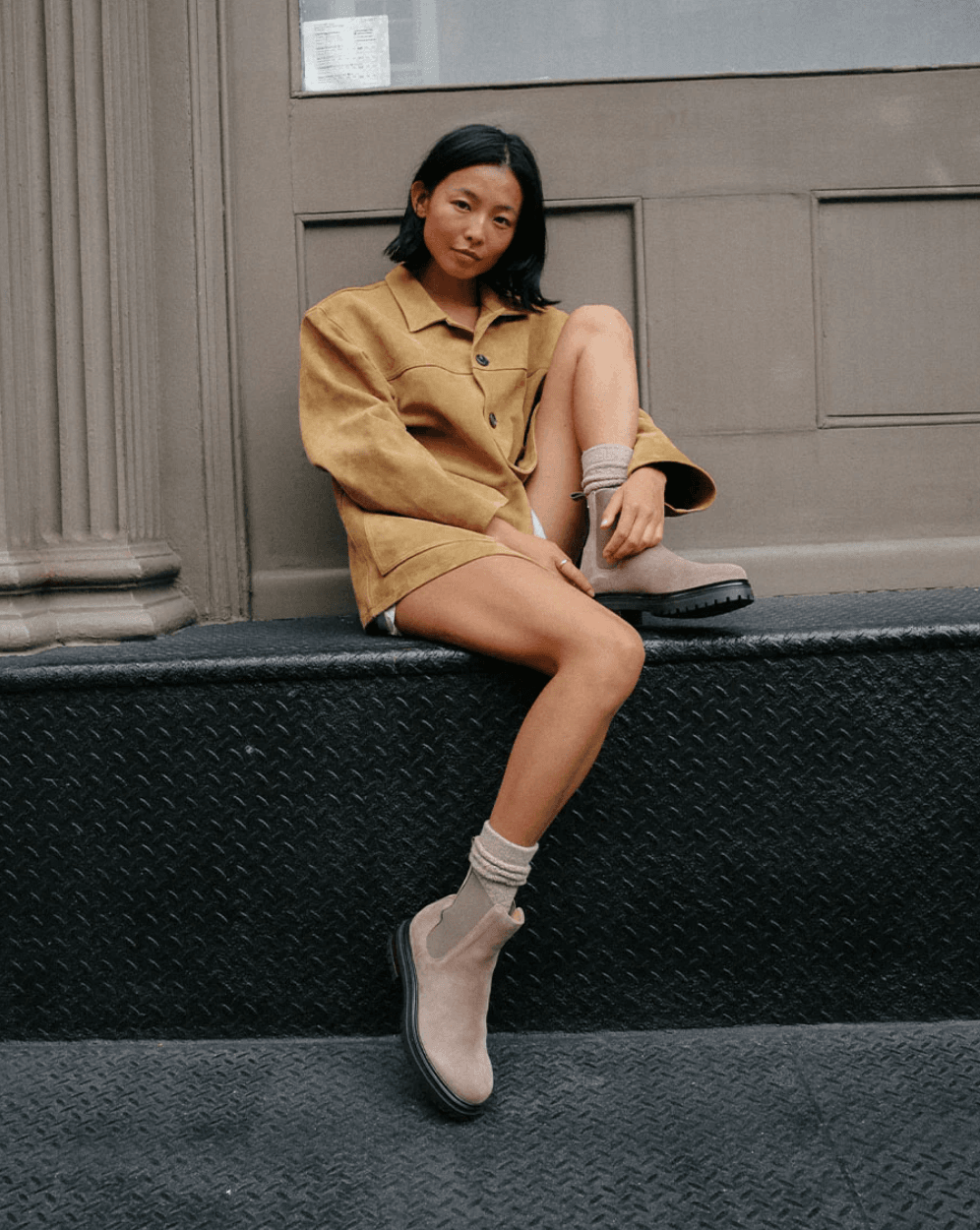 Casual Chic with Suede Shirt Jacket and Chelsea Boots Casual Chic with Suede Shirt Jacket and Chelsea Boots — Suede Boots Outfits