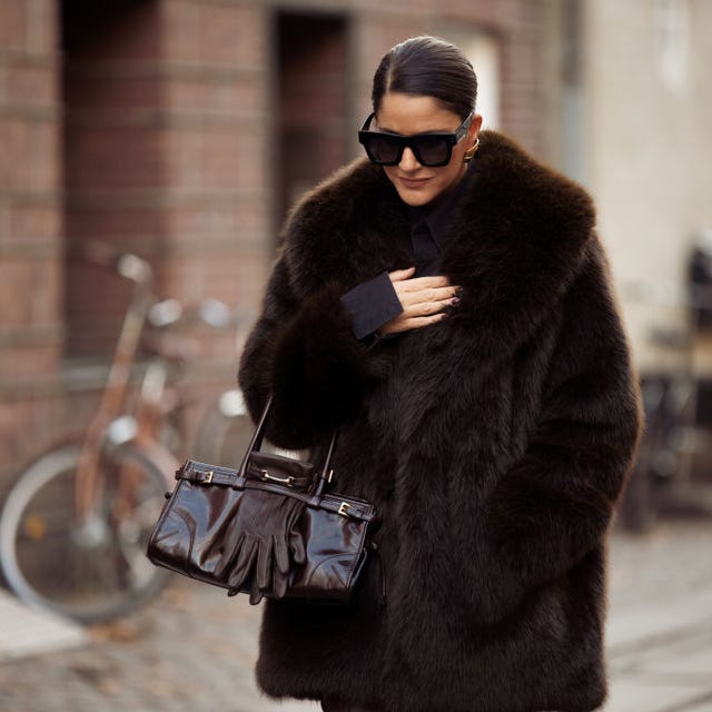 Luxurious Faux Fur Coat for Elevated Winter Evenings Luxurious Faux Fur Coat for Elevated Winter Evenings — Winter Outfits for Women Over 40