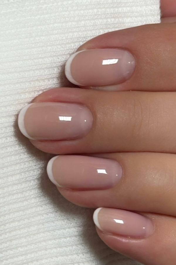 Solid Glossy Brown Round Nails — Winter Round Nails
