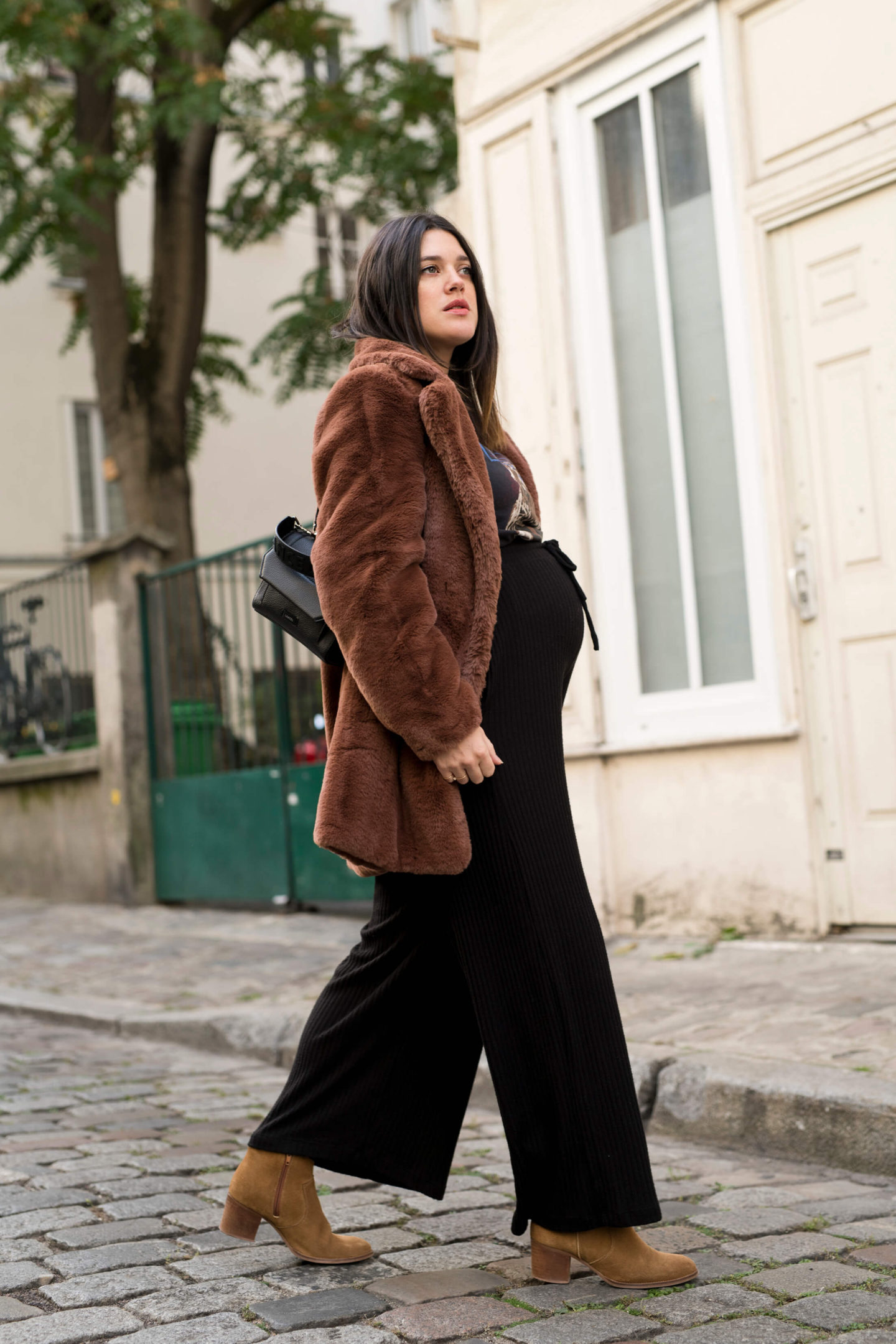 Brown Fux Fur Coat with Ribbed Knit Top and Wide-Leg Trousers Brown Fux Fur Coat with Ribbed Knit Top and Wide-Leg Trousers — Winter Maternity Outfits