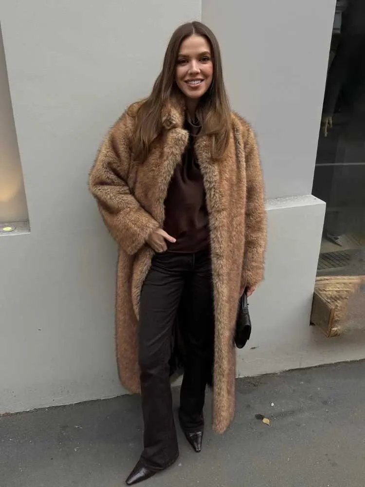 Casual Comfort: Brown Faux Fur Coat with Hoodie and Flares Casual Comfort: Brown Faux Fur Coat with Hoodie and Flares — Faux Fur Coat Outfits