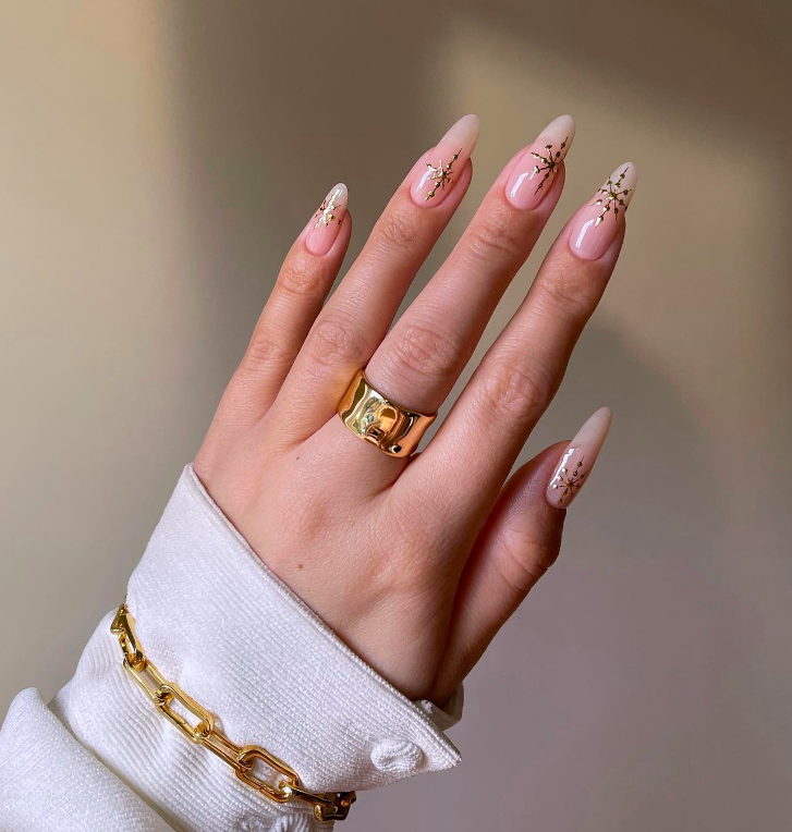 Festive Visual Idea — Winter Nude Nails