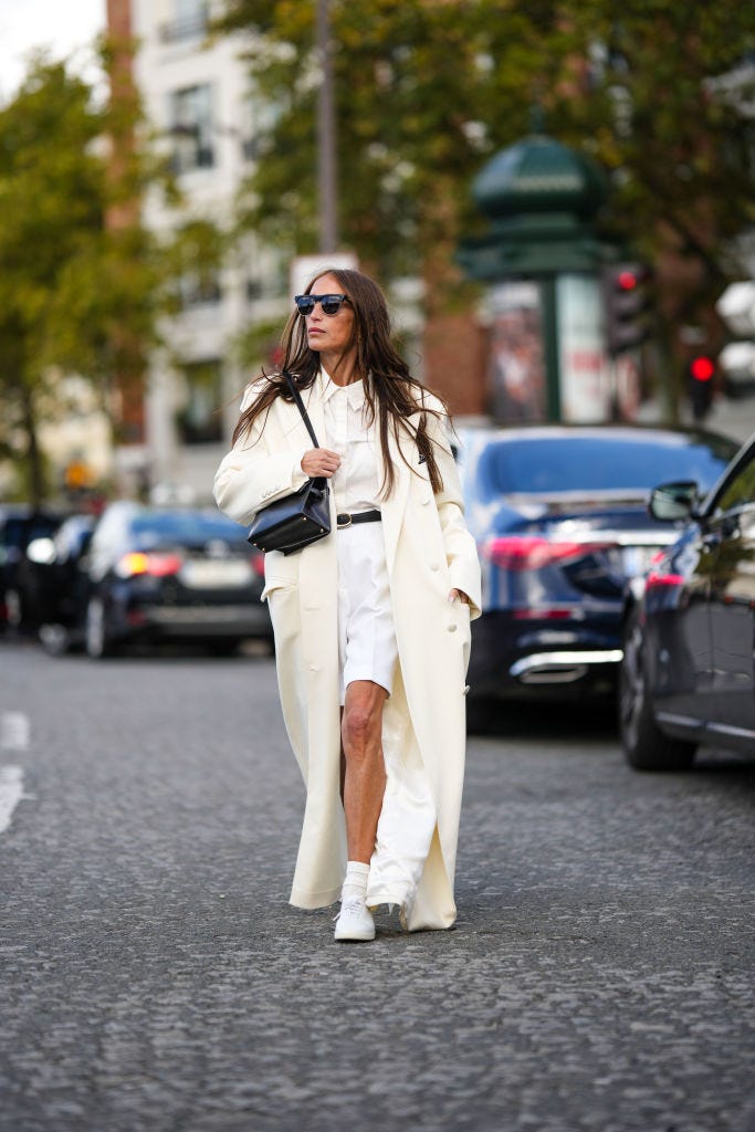 Long Cream White Coat Over White Shirt and Shorts Long Cream White Coat Over White Shirt and Shorts — Winter White Outfits