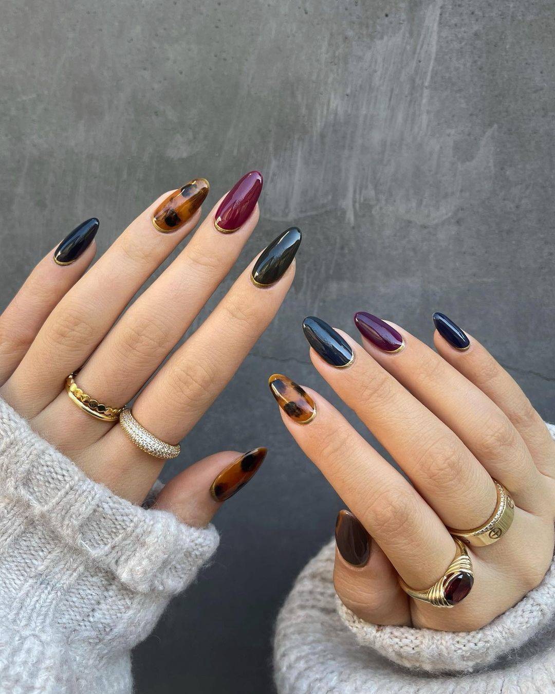 Glossy Black, Burgundy, and Tortoiseshell Mix Glossy Black, Burgundy, and Tortoiseshell Mix — Winter Acrylic Nail Colors