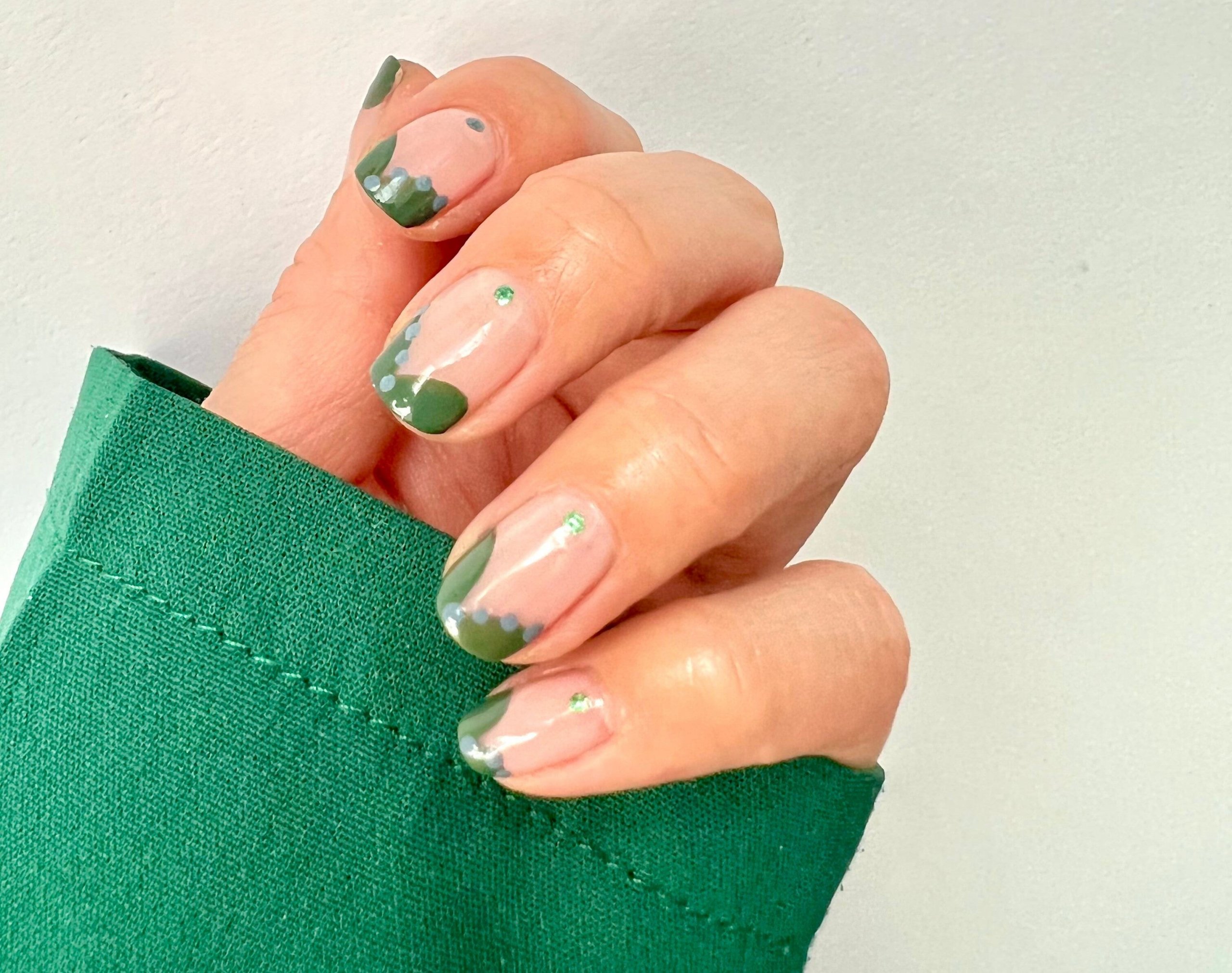 Abstract Green French Dots Short Square Abstract Green French Dots Short Square — Winter Green Nails