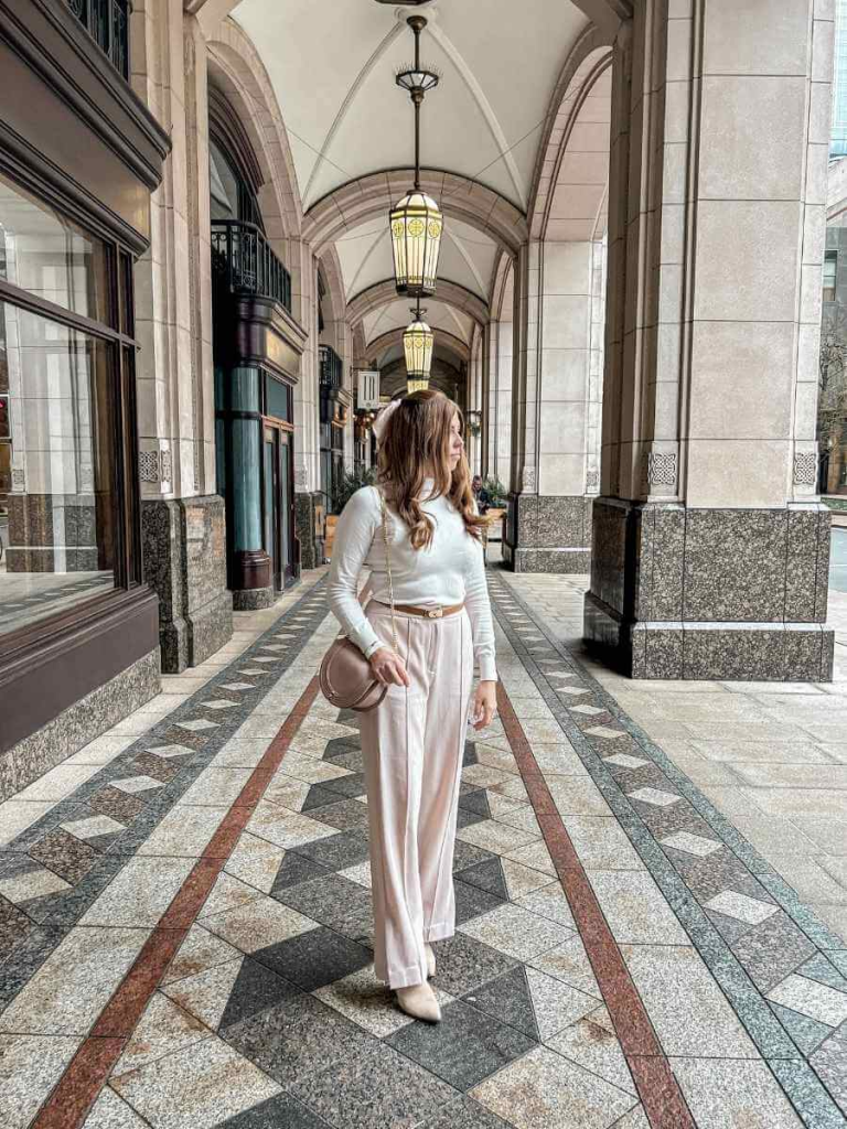 Cream Crewneck Sweater with Beige Wide-Leg Trousers Cream Crewneck Sweater with Beige Wide-Leg Trousers — Old Money Winter Outfits
