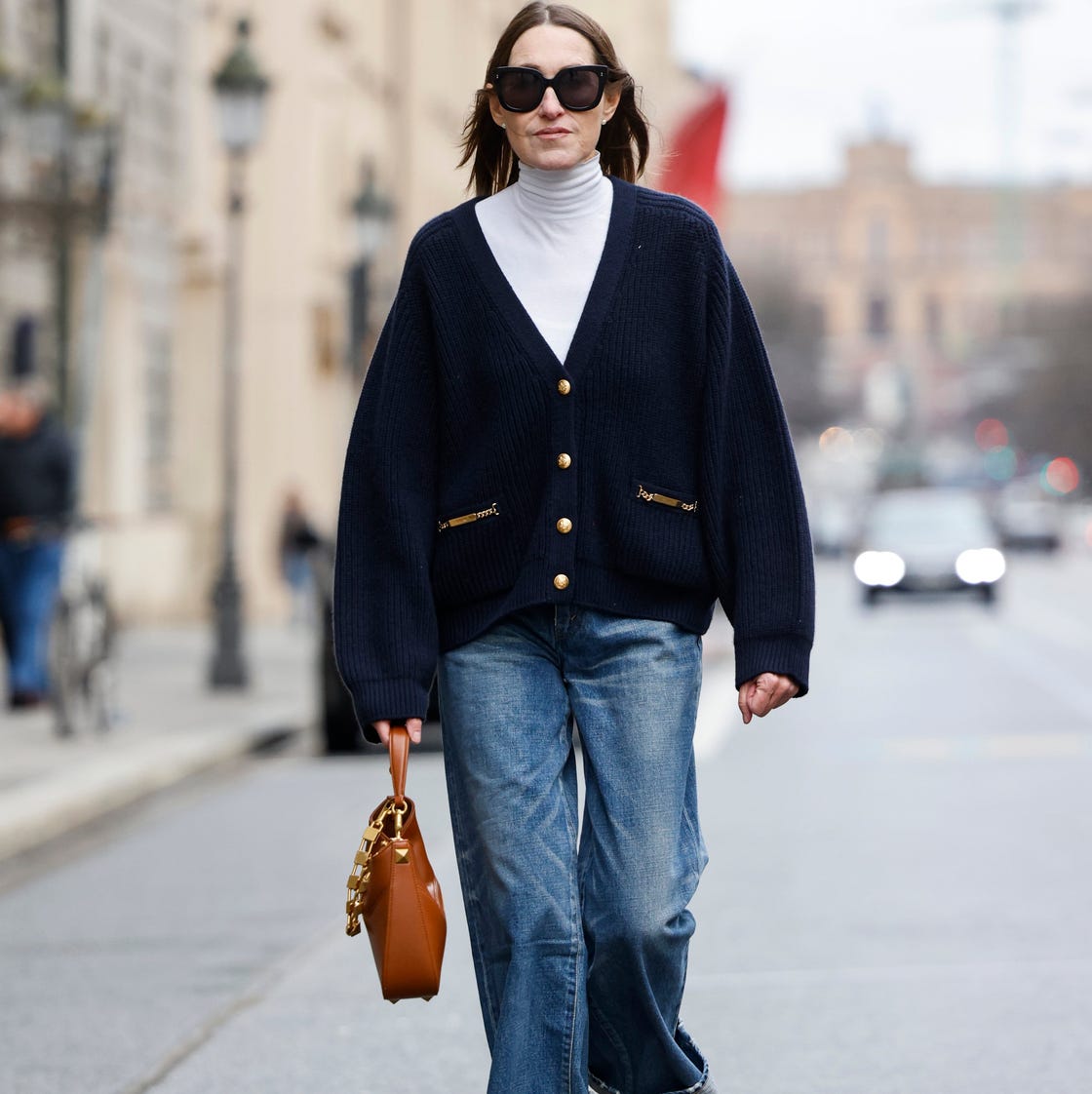 Oversized Navy Cardigan and White Turtleneck with Wide-Leg Jeans Oversized Navy Cardigan and White Turtleneck with Wide-Leg Jeans — Winter Outfits with Jeans