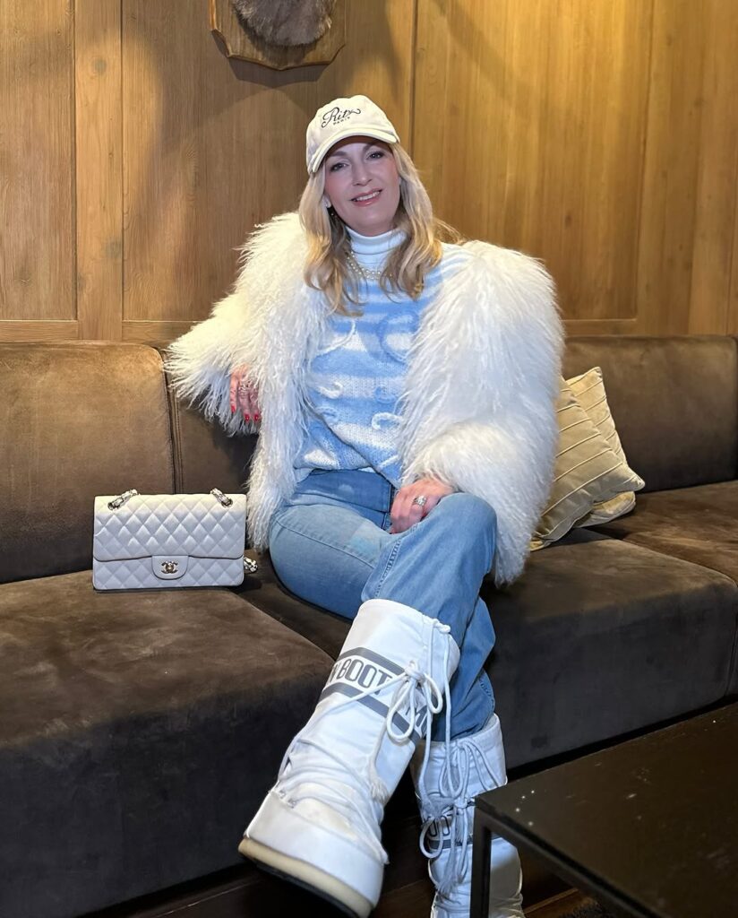 Cozy Faux Fur Jacket and Snow Boots for Winter Activities Cozy Faux Fur Jacket and Snow Boots for Winter Activities — Winter Outfits for Women Over 40
