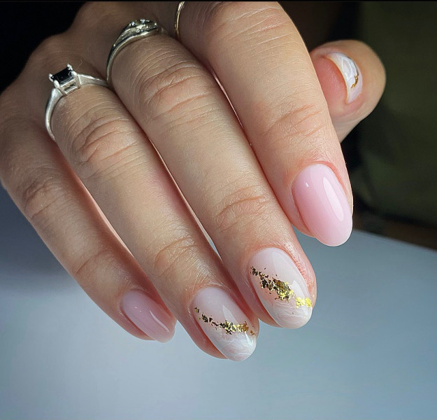 Winter Visual Idea — Winter Oval Nails